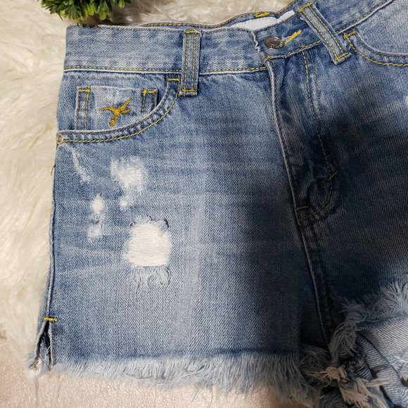 Bui Yah Kah High Rise distressed frayed hem shorts - Picture 4 of 7